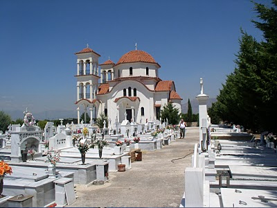 Δεν σεβάστηκαν ούτε τους νεκρούς